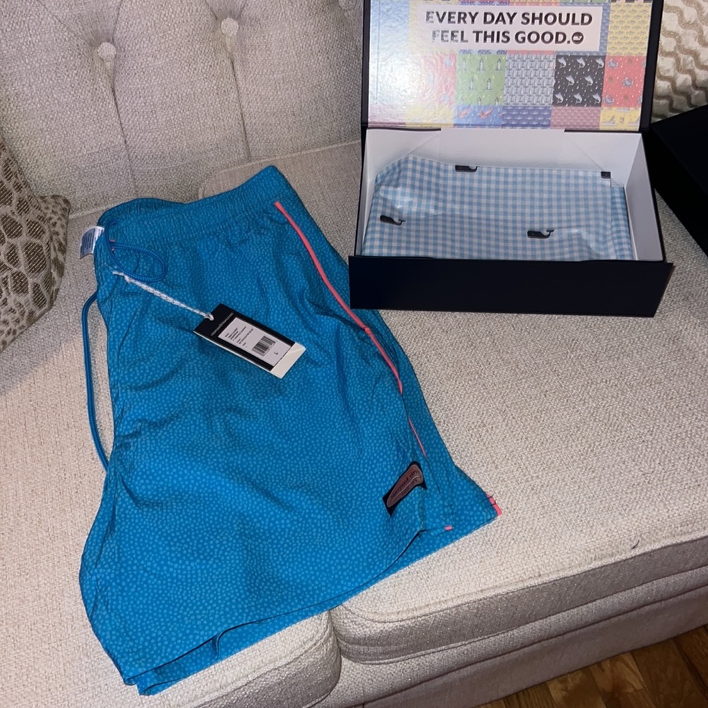 Vineyard vines size Large swim trunks